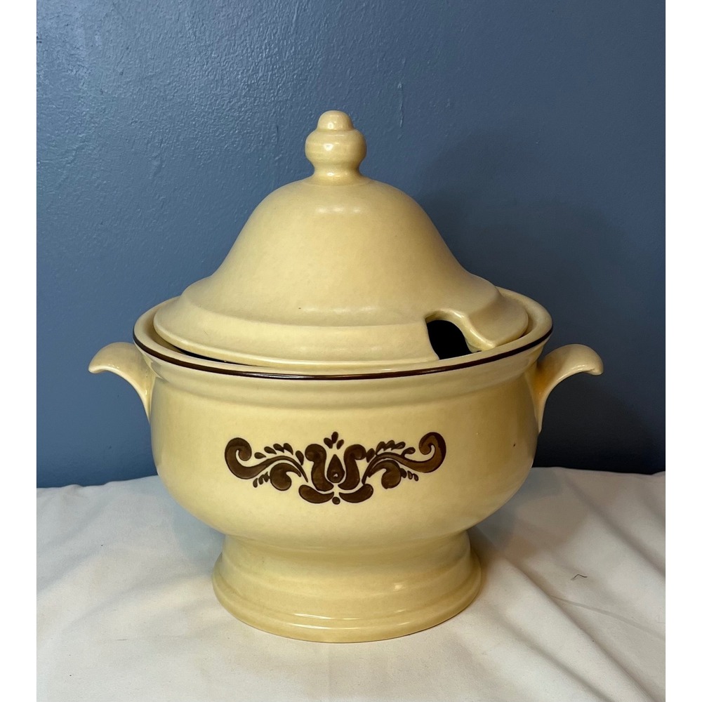 Vintage Pfaltzgraff Folk Art Soup Tureen with Lid Stoneware Folkcraft USA 69-160